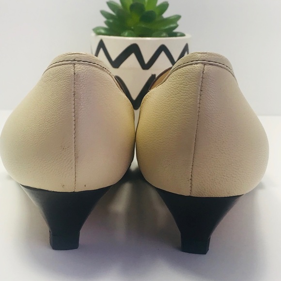 Authentic Prada VeroCuoio Leather Beige Heel Shoes - Picture 3 of 8